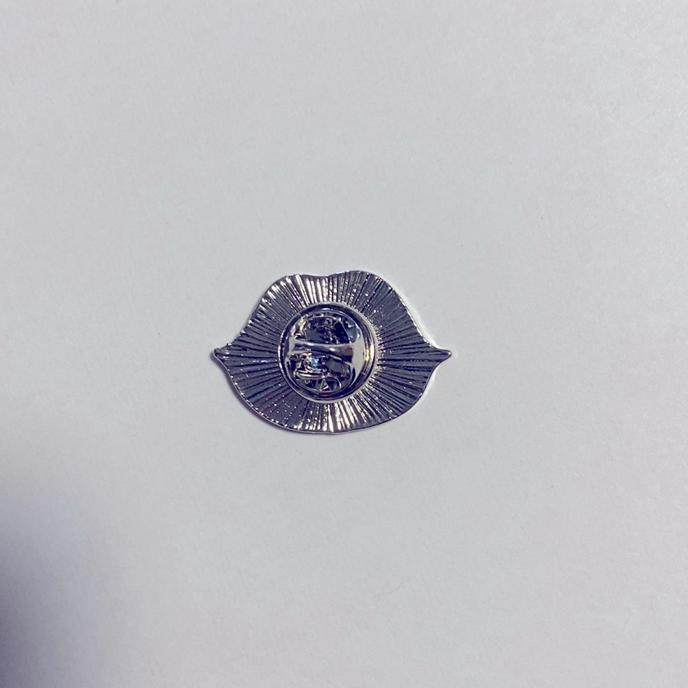COPY - Hot lips enamel pin - Picture 3 of 3